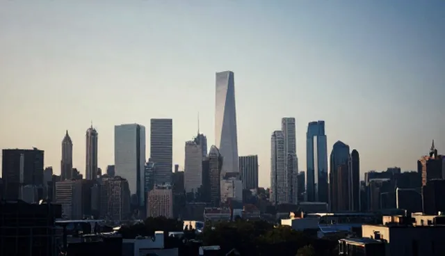 企业官网开发中维护策略的两种做法与取舍